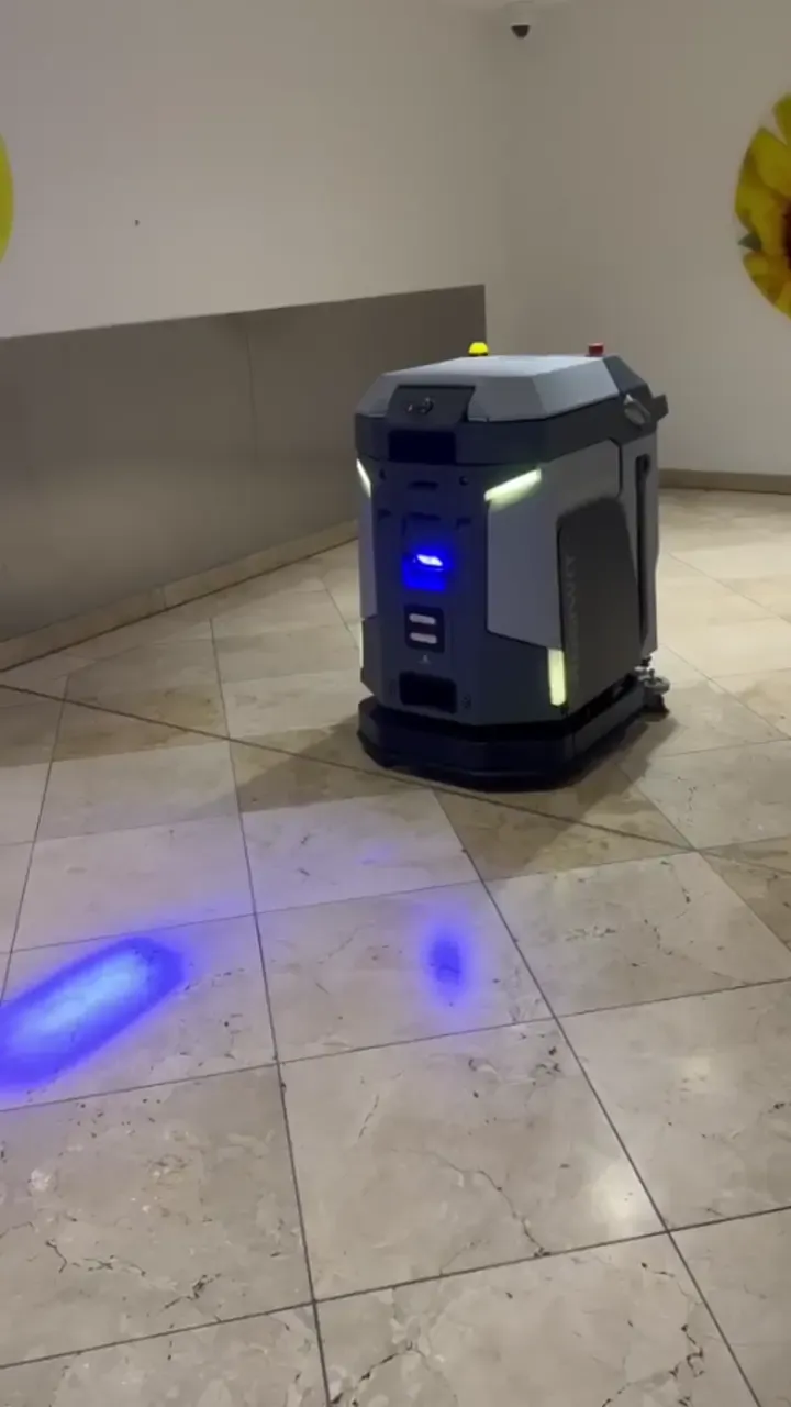 Autonomer Reinigungsroboter im Falke-Praxiseinsatz